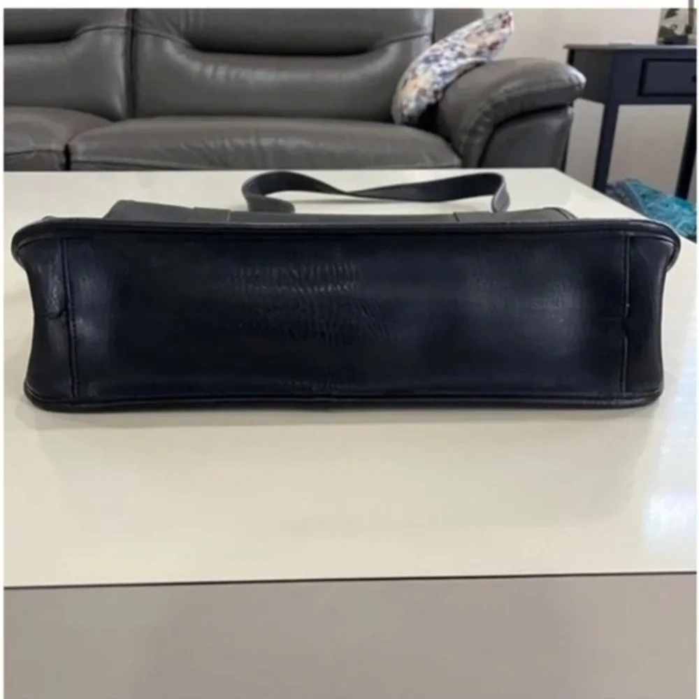 Coach Coach - Picture 4 of 15